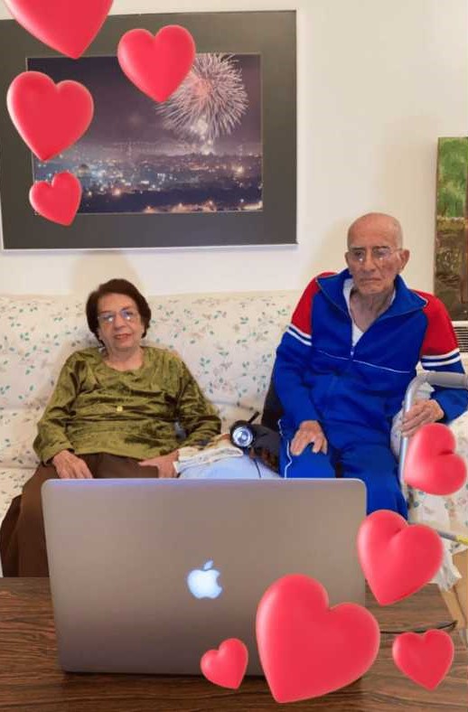 92-Year-Old Man Gently Dyes His Wife’s Hair, Showing Love Lasts Forever